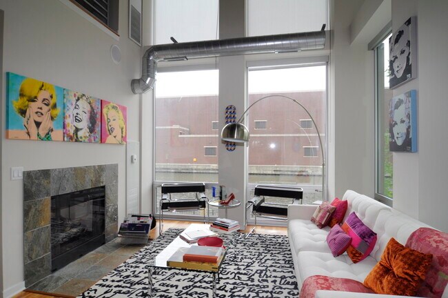 Building Photo - 700 N Larrabee St