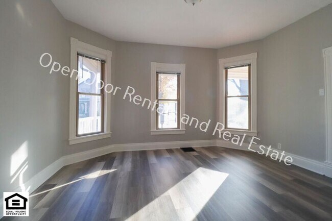 Building Photo - 340 W Dewald St