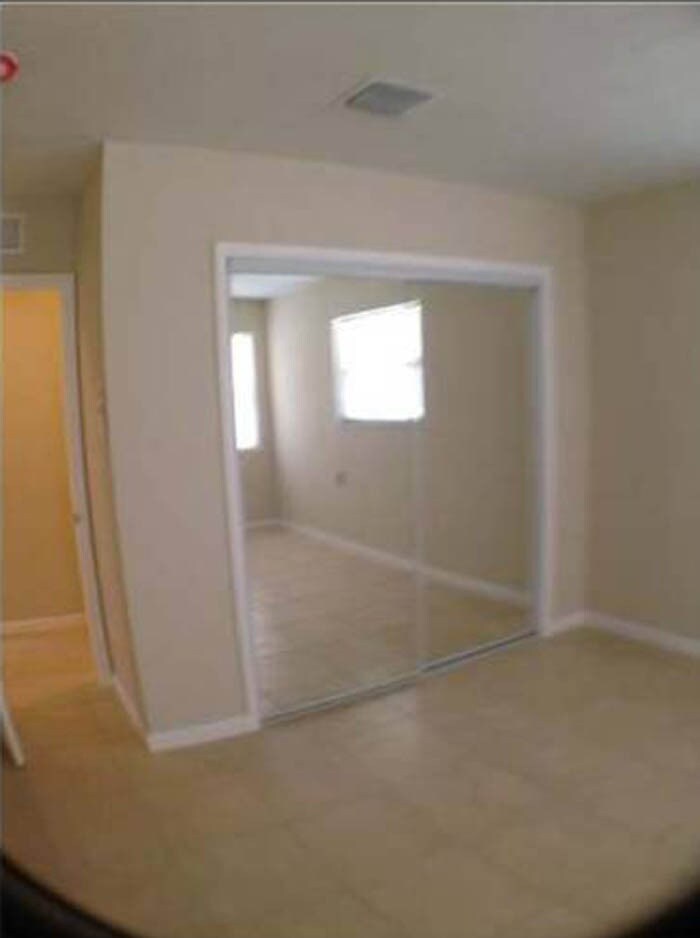 Building Photo - 320 NE 166th St