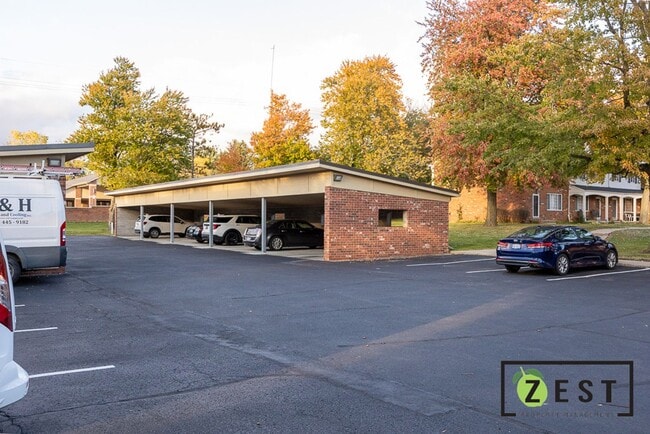 Building Photo - Beautiful 2 Bed 1.5 Bath Townhome available August 15th!