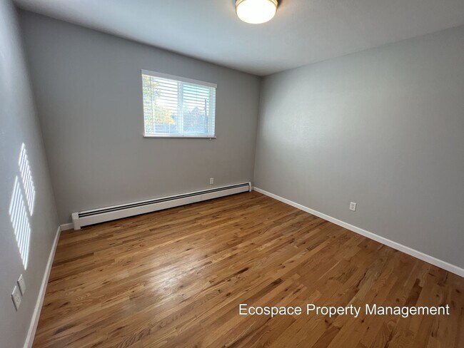 Building Photo - Bright & Beautiful 2-bedroom 1 Bath Across...