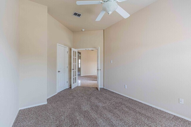 Building Photo - 906 Ashbury Bluff
