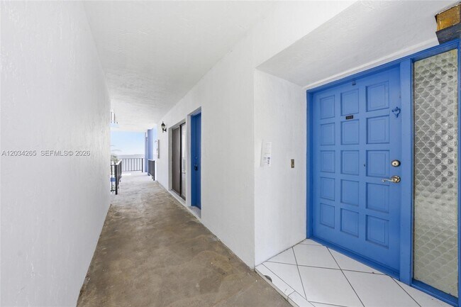 Building Photo - 6010 S Falls Cir Dr