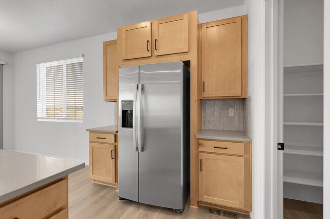 Building Photo - $3,250.00, 3 bed, 2.5-bath located in Cast...
