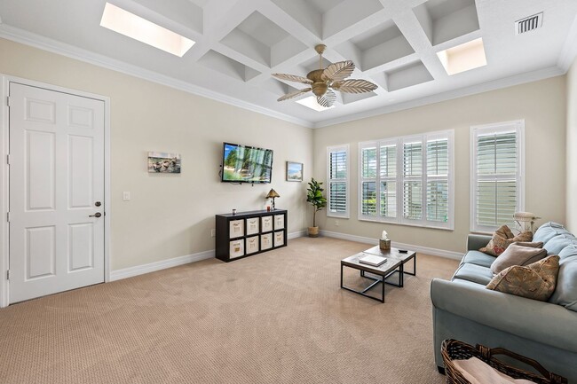 Building Photo - Furnished 3 Bedroom Luxurious Single Famil...