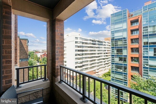 Building Photo - 1001 L St NW