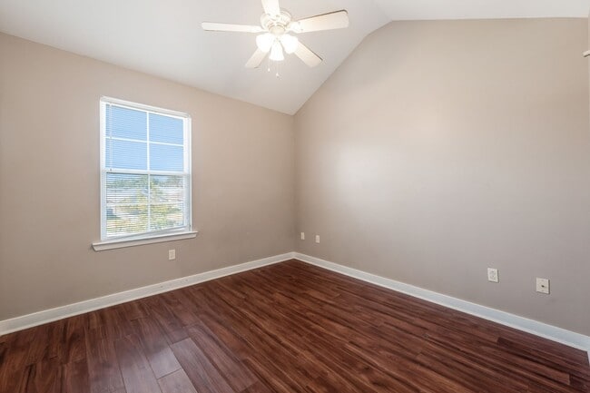 Building Photo - 3 Bedroom 2 Bathroom Lafayette Townhome fo...