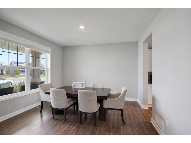 Building Photo - 6332 Apple Ct