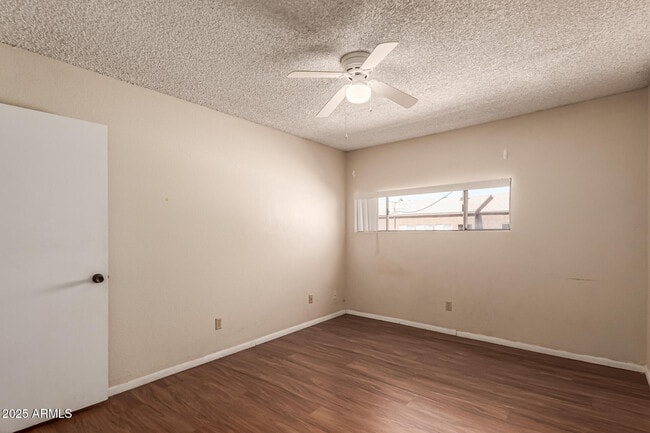 Building Photo - 2680 E Oakleaf Dr