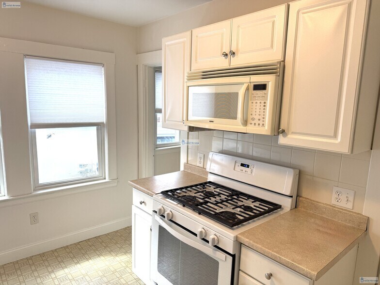 Building Photo - 43 Winter St