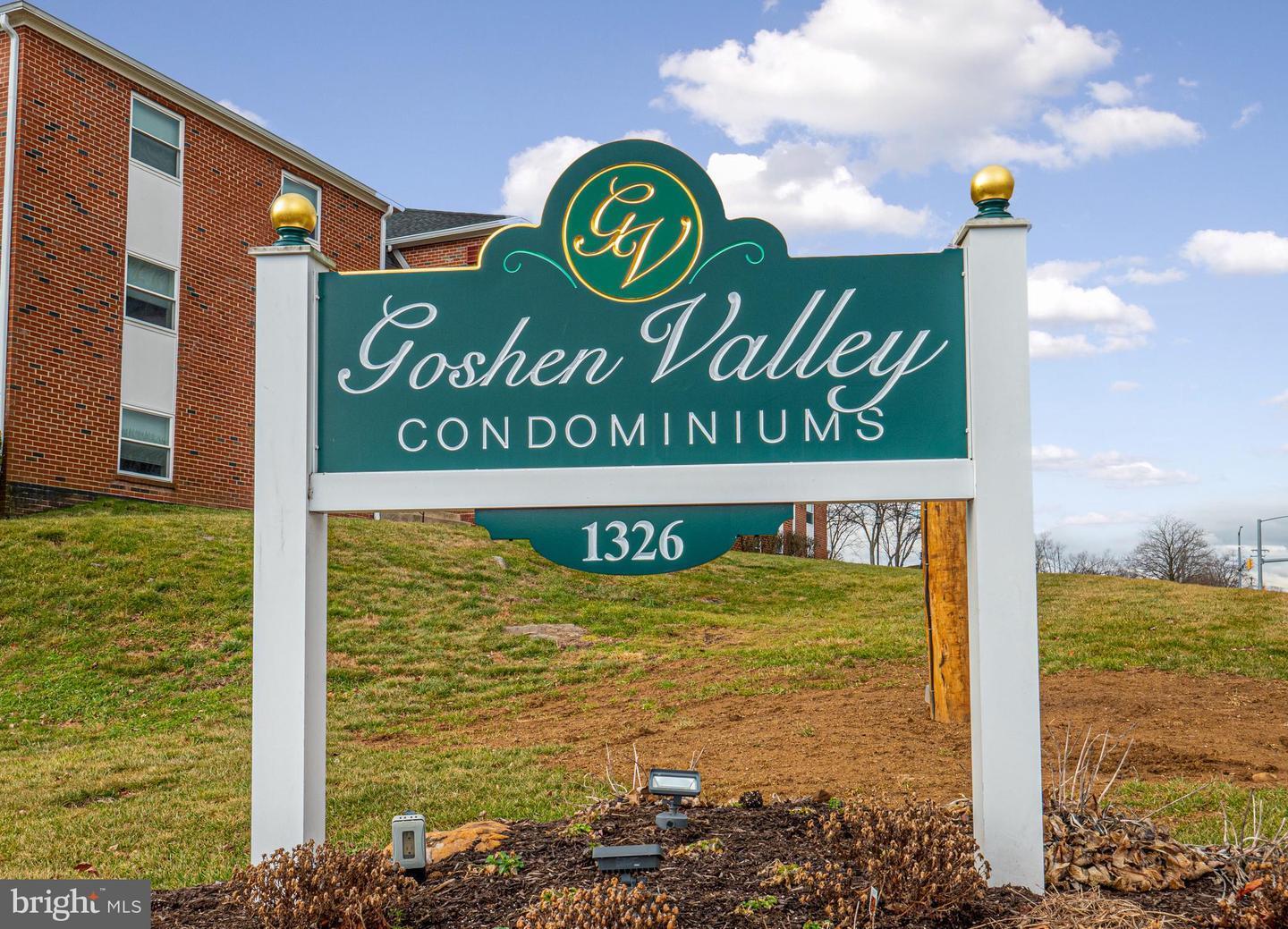 Building Photo - 1906 Valley Dr