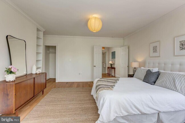 Building Photo - 1409 33rd St NW