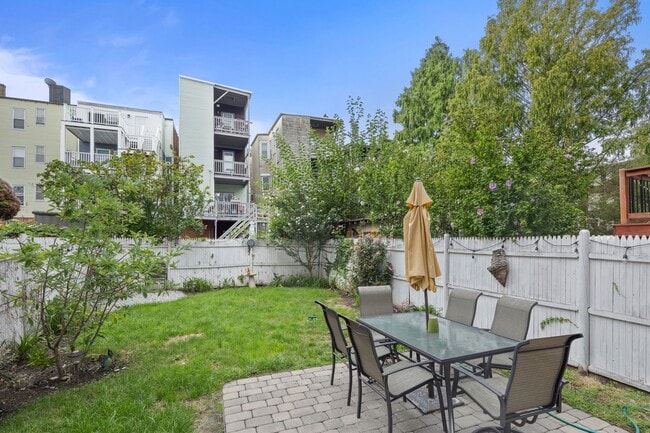 Building Photo - New 2BR2BA Condo in Jefferies Point with Backyard