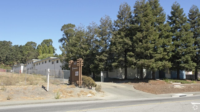 Building Photo - Makahika Apartments