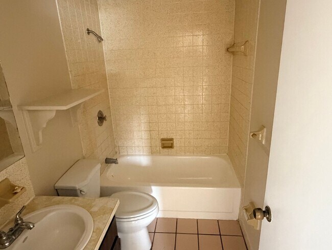 Building Photo - 2/1 in New Port Richey