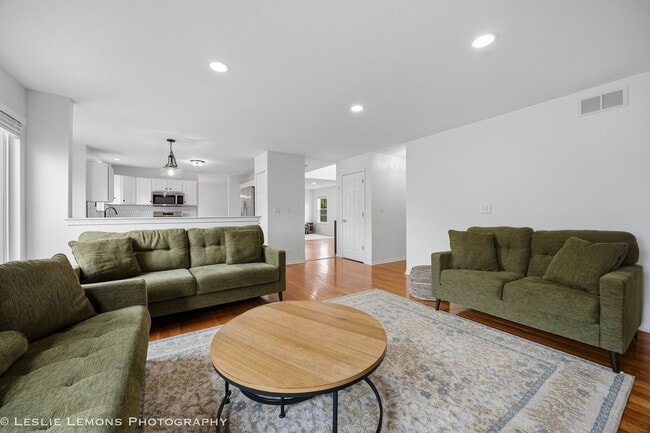 Building Photo - 6816 Twin Falls Dr
