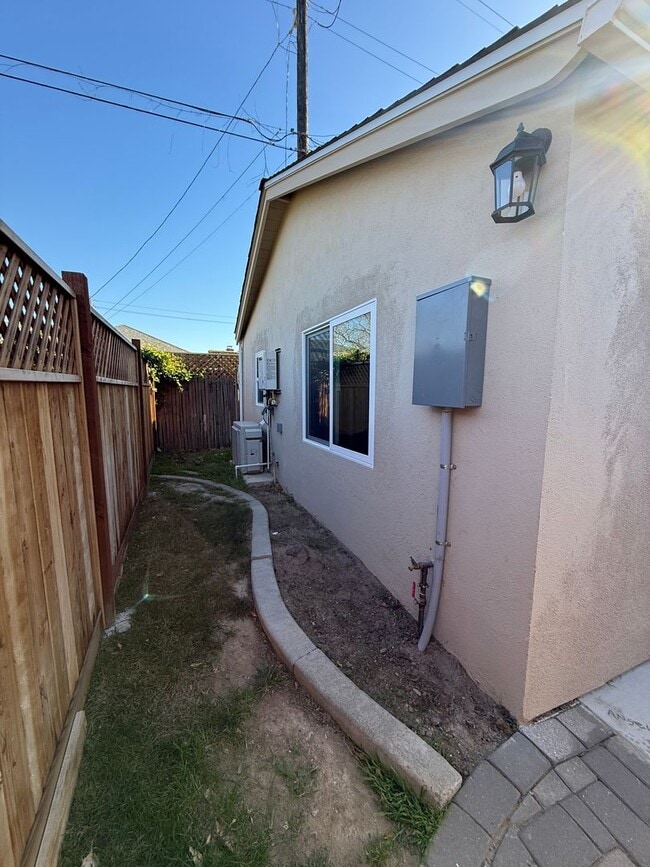Building Photo - Newer Beautifully Furnished Single Story ADU Includes All Basic Utilities and WiFI