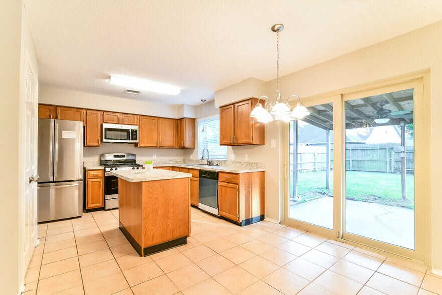 Building Photo - 17103 Spruce Run Dr