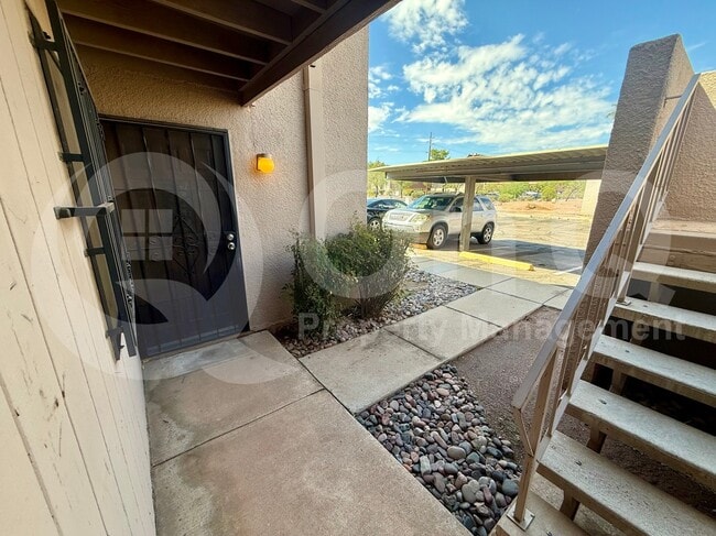 Building Photo - 6635 E Golf Links Rd