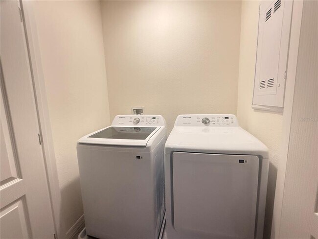 Building Photo - 1727 Wooden St