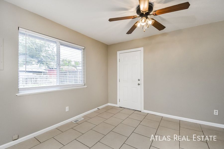 Building Photo - 612 Zion Dr