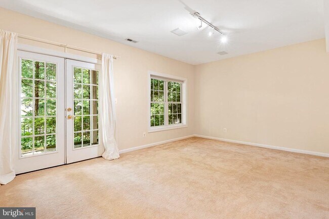 Building Photo - 2202 Sarah Woods Ct