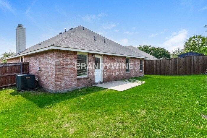 Building Photo - 523 Indian Paintbrush Dr