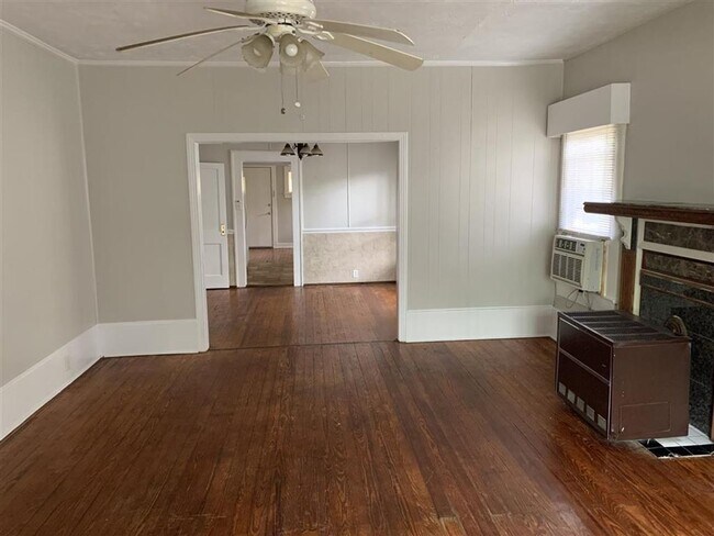 Building Photo - 410 8th Ave W