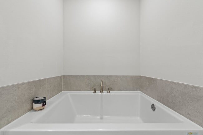 Building Photo - 13301 Lago Acero