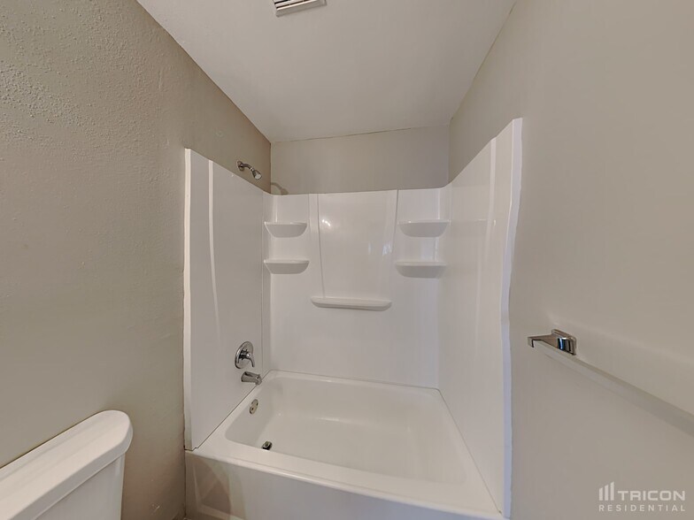 Building Photo - 13912 Henson Cir