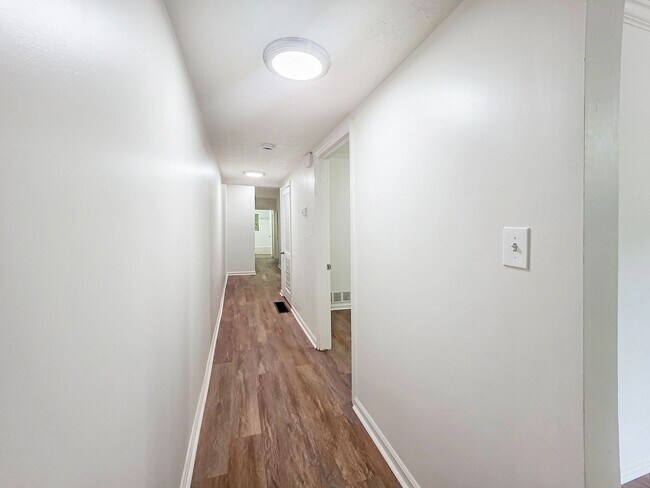 Building Photo - 1111 Lawton Pl SW