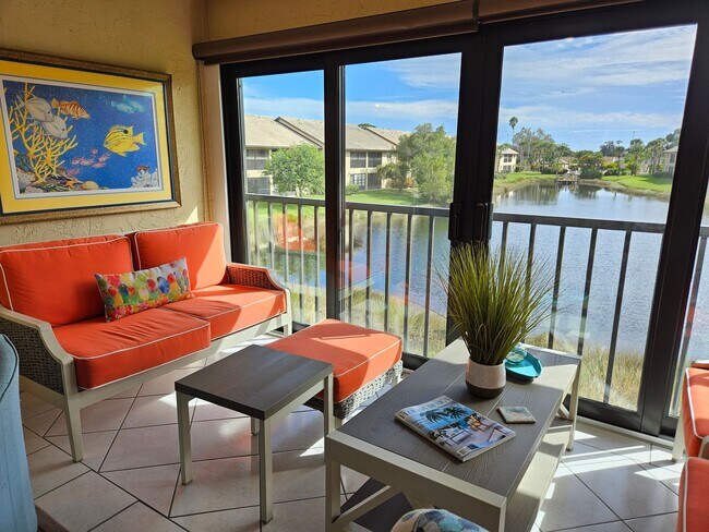 Building Photo - Seasonal Short-Term 2 Bedroom 2 Bathroom Second Floor Condo in Mission Lakes!