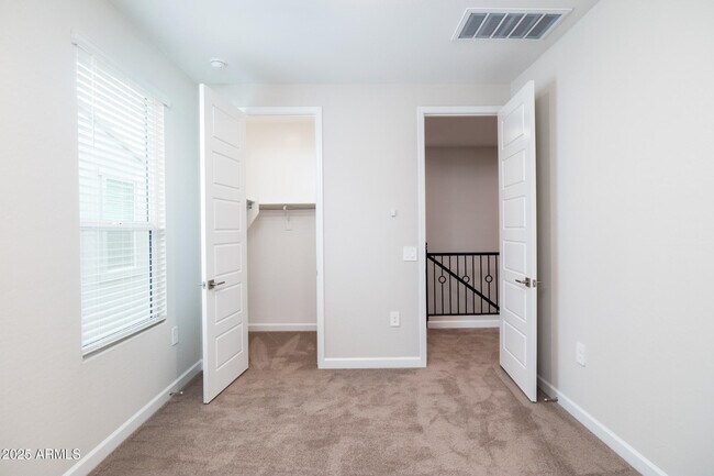 Building Photo - 5128 E Coolbrook Ave