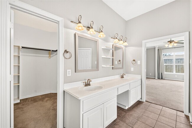 Building Photo - 1470 Sherwood Park Cir