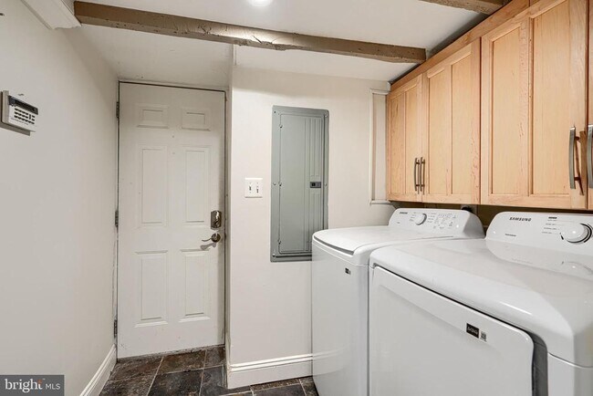 Building Photo - 1413 Anchor St