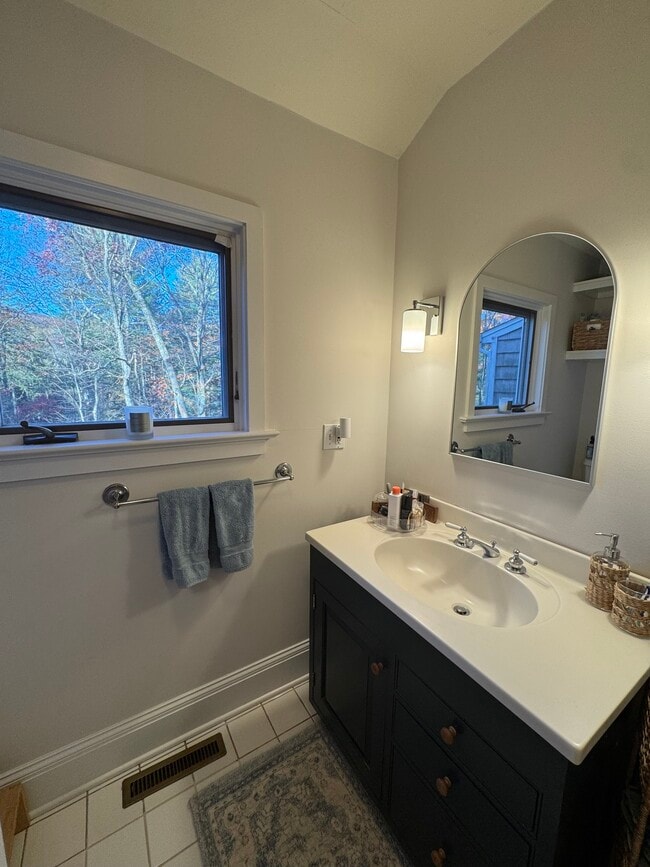 Building Photo - 22 Horseshoe Rd