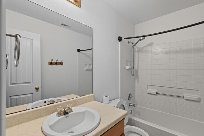 Building Photo - 617 Riverway Ln