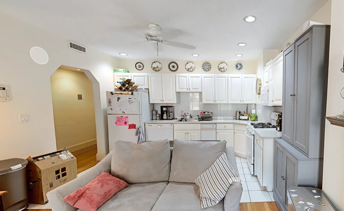 Building Photo - 18 Dean Rd