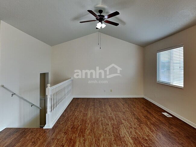 Building Photo - 243 W Peppermint Cir