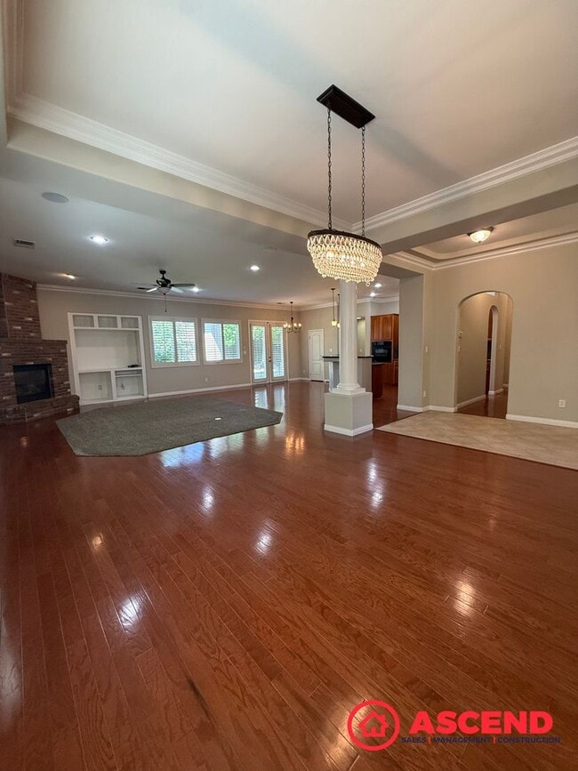 Building Photo - ** Move In Special! **Charming Home in Olive Dr Area!