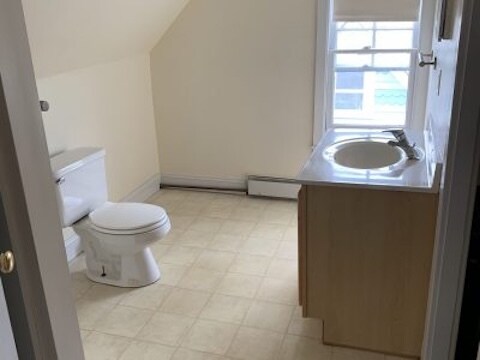 Building Photo - 33 Brookes Ave