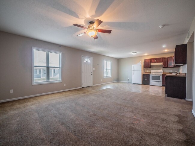 Building Photo - 212-214 E 1st Duplex