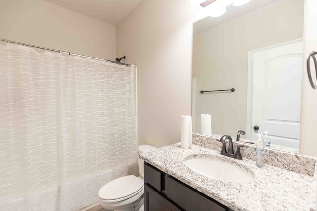 Building Photo - Beautiful 3 bed/2 bath home in Legacy Pointe