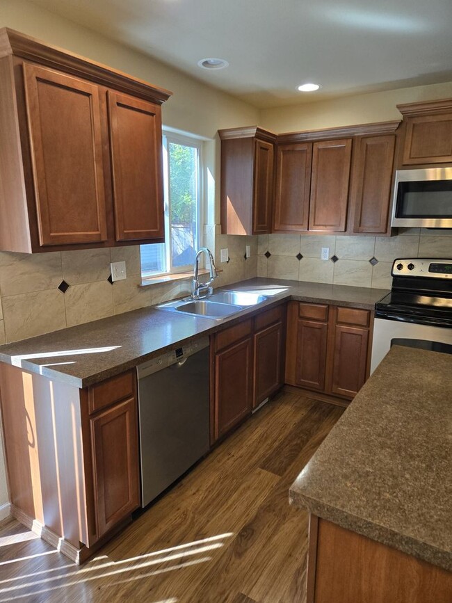 Building Photo - STATUS: AVAILABLE |R16| $2450
