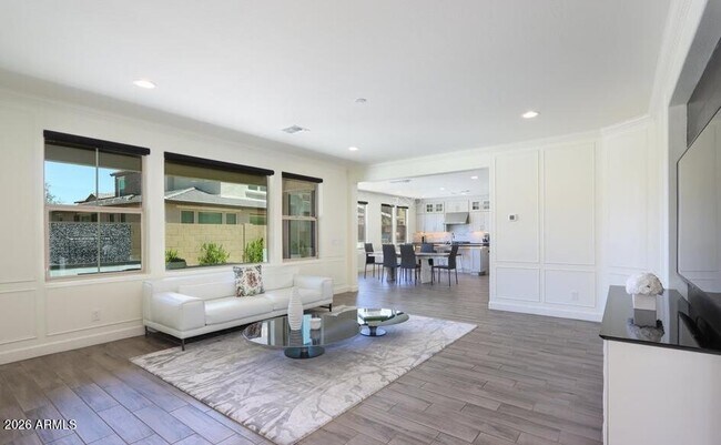 Building Photo - 948 W Yosemite Dr