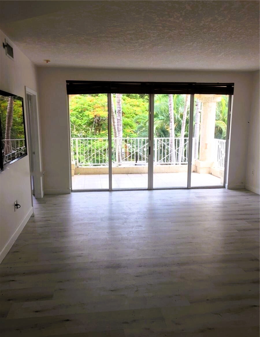 Building Photo - 1824 Brickell Ave