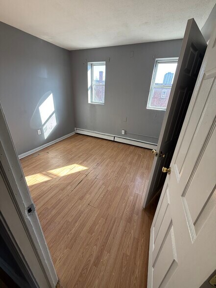 Building Photo - 61 Bedford St