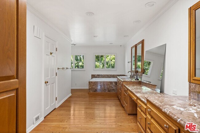 Building Photo - 2317 Kimridge Rd