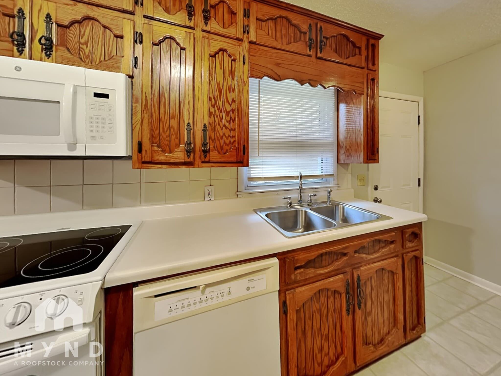 Building Photo - 4361 Silver Lake Rd