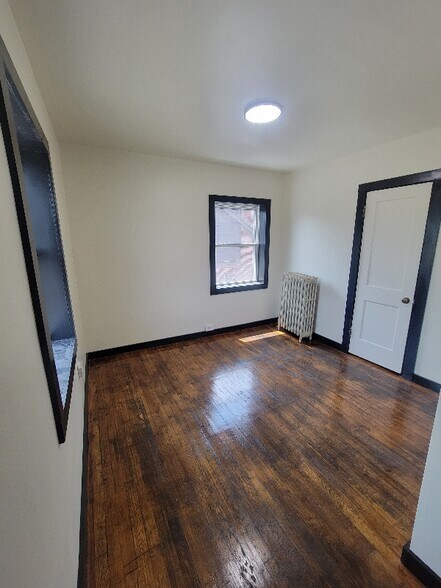 Building Photo - 215 Broad St
